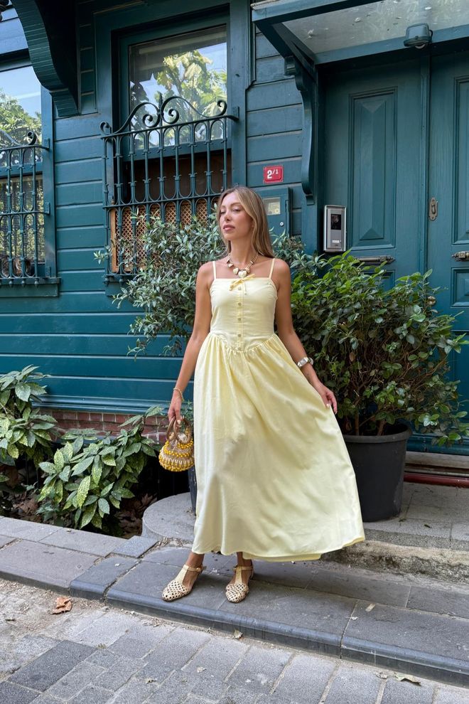 Levure Gelbes Ärmelloses Slip Kleid Mit Quadratischem Ausschnitt Großhandelskleidung 1