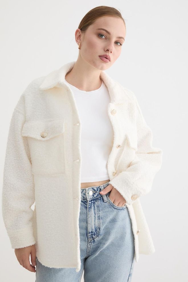 Levure Beyaz Oversized Shacket Peluş Kaban Kapaklı Ceplerle Toptan Giyim Gündelik