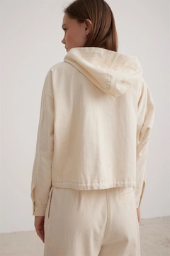 A wholesale clothing model wears lev10254-women's-linen-jacket-with-hood-detail-cream, Turkish wholesale Hoodie of Levure