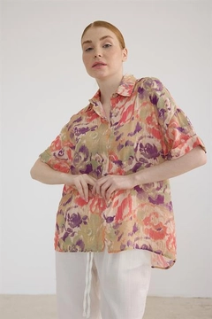 A wholesale clothing model wears lev10409-patterned-double-sleeve-short-shirt-powder, Turkish wholesale Shirt of Levure
