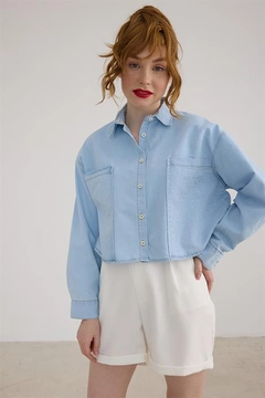 A wholesale clothing model wears lev10424-pocket-stone-detailed-long-sleeve-denim-shirt-ice-blue, Turkish wholesale Shirt of Levure