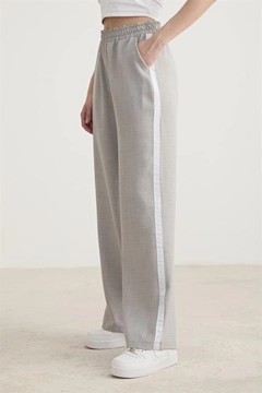 A wholesale clothing model wears lev10465-white-stripe-detailed-elastic-trousers-gray, Turkish wholesale Pants of Levure
