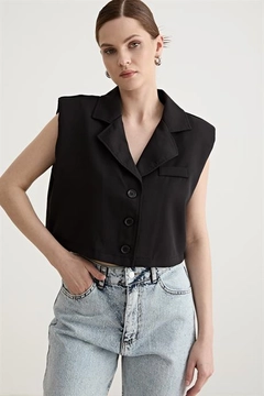 Un mannequin de vêtements en gros porte lev10487-vest-with-shoulder-padding-detail-black, Veste en gros de Levure en provenance de Turquie