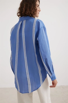 A wholesale clothing model wears lev10002-women's-oversize-thick-striped-shirt, Turkish wholesale Shirt of Levure