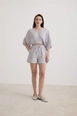 Ένα μοντέλο χονδρικής πώλησης ρούχων φοράει lev10009-women's-muslin-tie-blouse-gray, τούρκικο  χονδρικής πώλησης από 