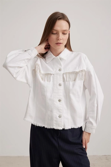 A wholesale clothing model wears  Tassel Detailed Women's Denim Jacket White
, Turkish wholesale Denim Jacket of Levure