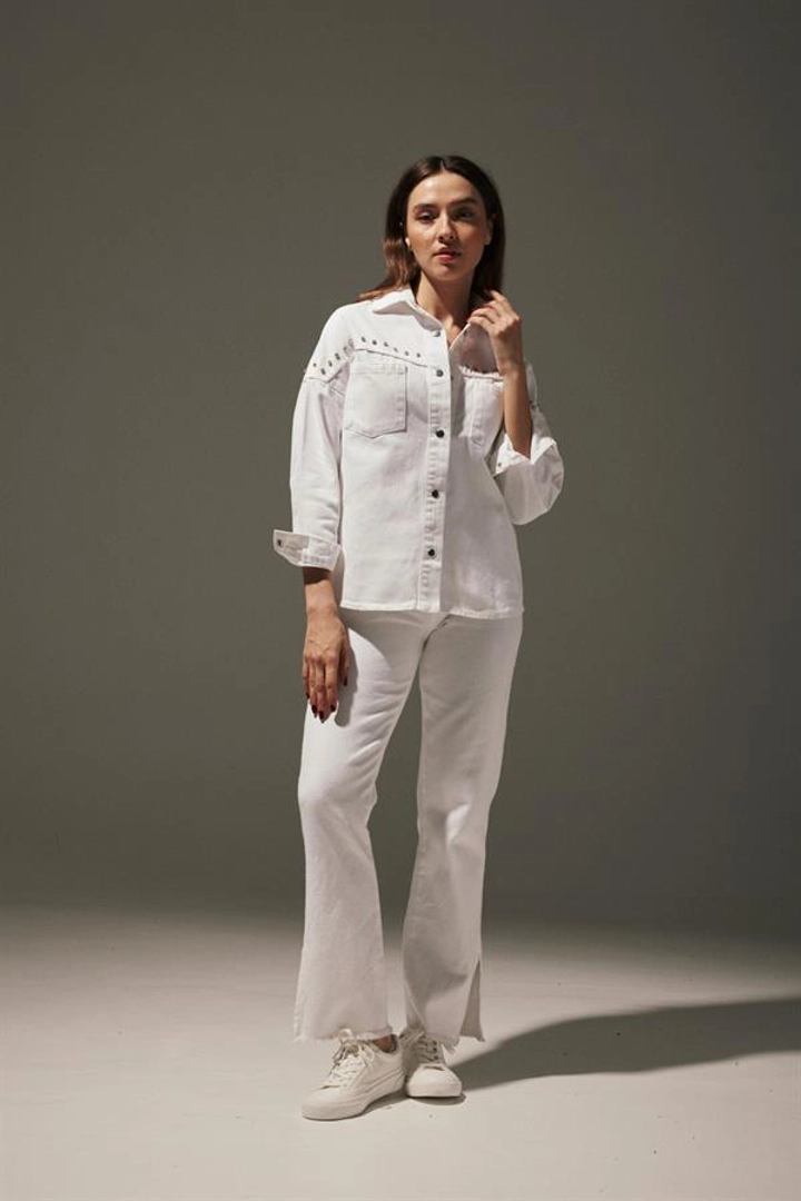 A wholesale clothing model wears lev10111-stone-embroidered-gabardine-women's-jacket-white, Turkish wholesale Jacket of Levure