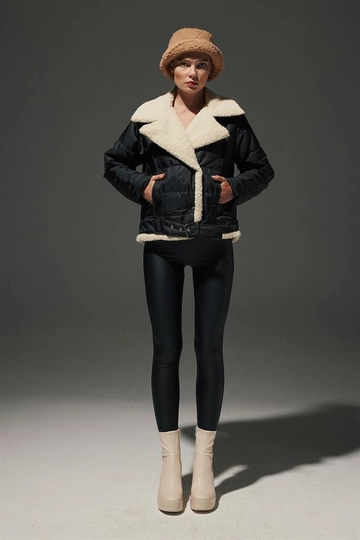 A wholesale clothing model wears  Women's Short Coat With Faux Fur Waist Belt  Black
, Turkish wholesale Coat of Levure