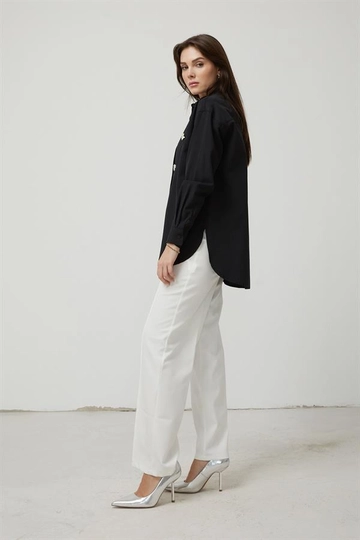 A wholesale clothing model wears  Poplin Fabric Stone Front Women's Shirt Black
, Turkish wholesale Shirt of Levure