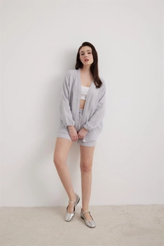 A wholesale clothing model wears lev10184-women's-muslin-elastic-waist-shorts-gray, Turkish wholesale Shorts of Levure