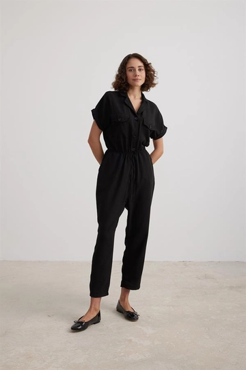 A wholesale clothing model wears  Button Detailed Women's Salopet Black
, Turkish wholesale Jumpsuit of Levure