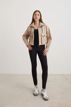 A wholesale clothing model wears lev10208-short-women's-trench-coat-with-bellows-pocket-and-lace-detail-stone, Turkish wholesale Trenchcoat of Levure