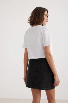 A wholesale clothing model wears lev10220-denim-black-buttoned-denim-skirt-black, Turkish wholesale Skirt of Levure