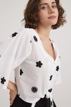 A wholesale clothing model wears lev10279-front-crop-tie-blouse-white-voile, Turkish wholesale Blouse of Levure
