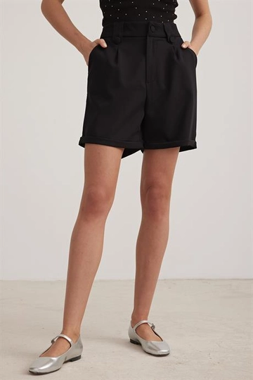 A wholesale clothing model wears  Button Detailed Women's Shorts Black
, Turkish wholesale Shorts of Levure