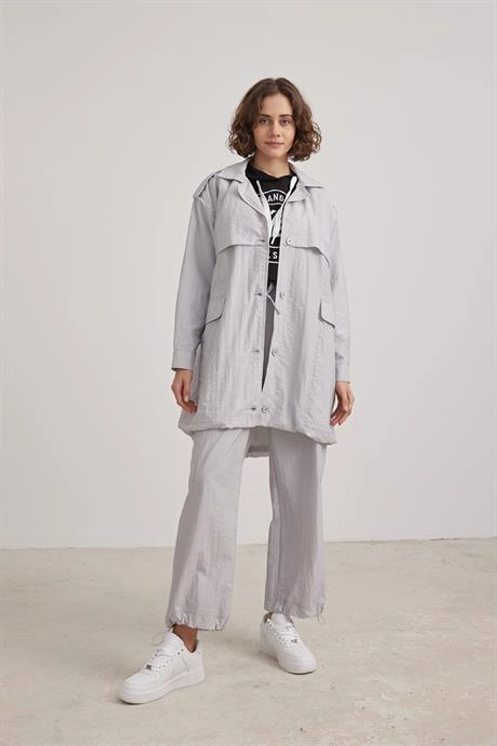 A wholesale clothing model wears lev10320-gray, Turkish wholesale Trenchcoat of Levure