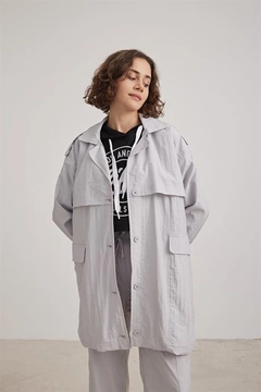 A wholesale clothing model wears lev10320-gray, Turkish wholesale Trenchcoat of Levure