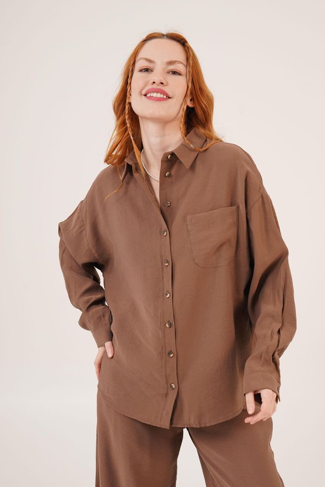 Lustrin Camisa Marrón Al Por Mayor Con Bolsillo Único Y Hombros Bajos Con Estampado De Bofetadas Ropa al por mayor Casual