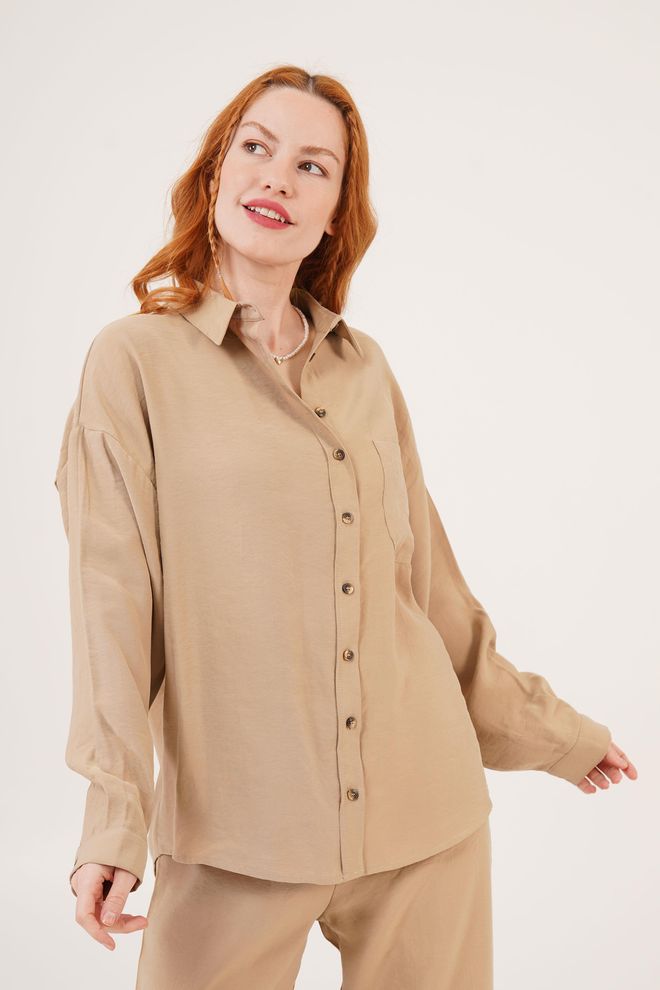 Lustrin Camisa Al Por Mayor De Camello Con Un Solo Bolsillo Y Hombros Bajos Con Estampado Peludo Ropa al por mayor Casual