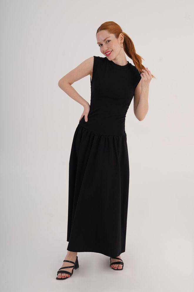 Lustrin Μαύρο Φόρεμα Fit And Flare Με Ψηλή Λαιμόκοψη Χονδρικό εμπόριο ενδυμάτων Casual