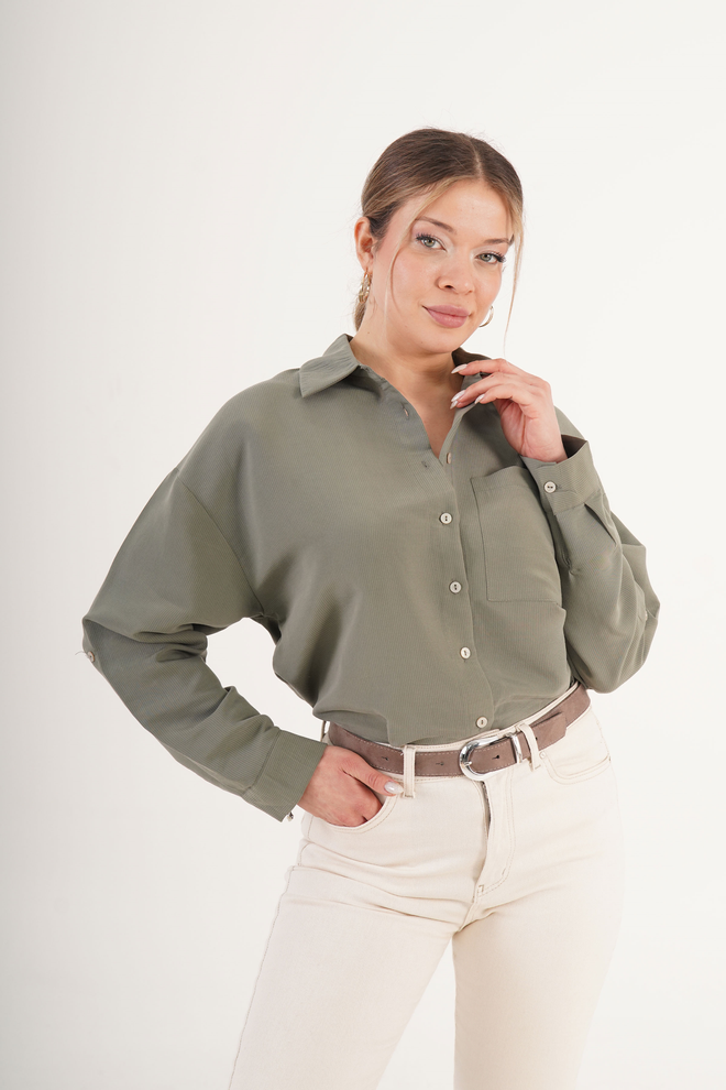 Lustrin Khaki Koszula Oversize Zapinana Na Guziki Z Karbowanym Dekoltem Hurtowa sprzedaż odzieży Casual