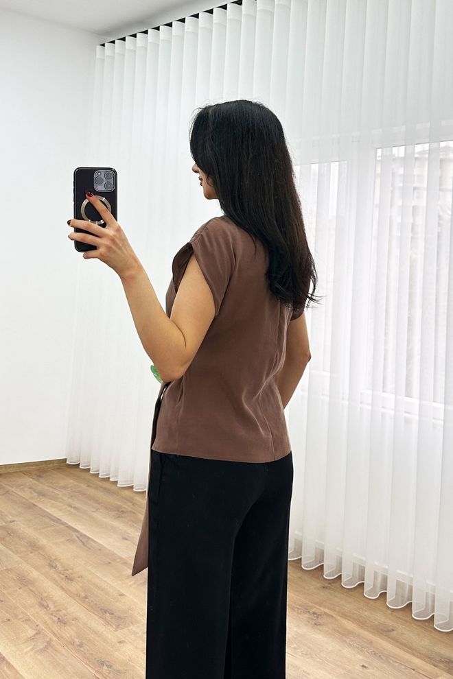 Lustrin Brown Elegant Blouse With Cap Sleeves And High Neck Wholesale Clothing Spring