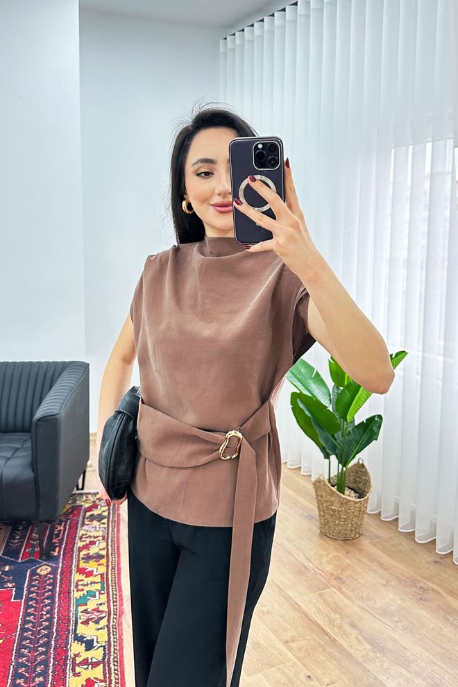 Lustrin Καφέ Κομψή Μπλούζα Με Πολύ Κοντά Μανίκια Και Ψηλή Λαιμόκοψη Χονδρικό εμπόριο ενδυμάτων Casual