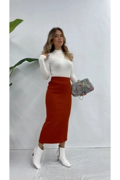 A wholesale clothing model wears max10028-high-waist-knitwear-pencil-skirt, Turkish wholesale Skirt of Maxi Modena