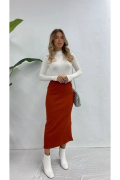 A wholesale clothing model wears max10028-high-waist-knitwear-pencil-skirt, Turkish wholesale Skirt of Maxi Modena
