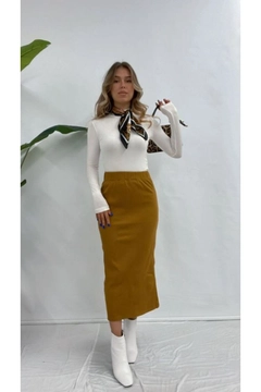 A wholesale clothing model wears max10023-high-waist-knitwear-pencil-skirt, Turkish wholesale Skirt of Maxi Modena