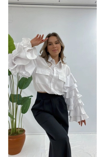 A wholesale clothing model wears  Women's Shirt With Ruffle Detail On Sleeves
, Turkish wholesale Shirt of Maxi Modena