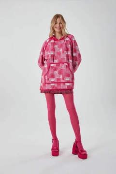 Hurtowa modelka nosi MZC10052 - Full Patterned Sweatshirt - Fuchsia, turecka hurtownia Bluza firmy MZL Collection