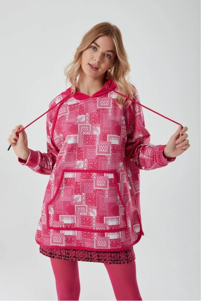 A model wears MZC10052 - Full Patterned Sweatshirt - Fuchsia, wholesale Sweatshirt of MZL Collection to display at Lonca
