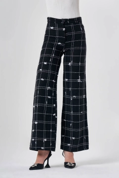 Una modelo de ropa al por mayor lleva MZC10174 - Trousers - Black, Pantalón turco al por mayor de MZL Collection