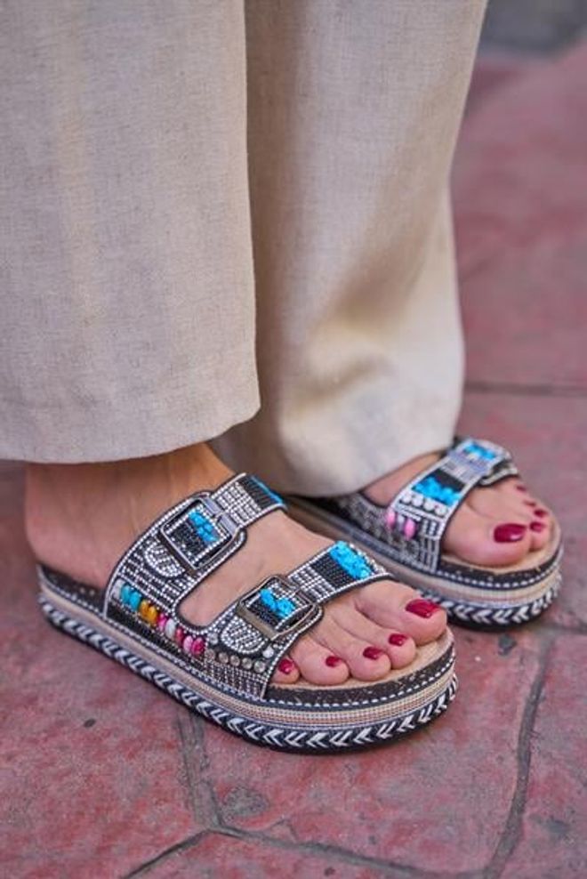 Madamra Chinelos De Plataforma Com Fivela Detalhada Em Pedra E Miçangas Pretos Roupas por atacado 0