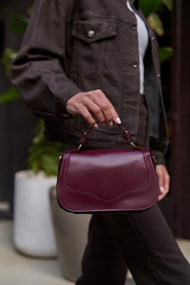 Madamra Cross Strap Hand And Shoulder Bag With Lid Burgundy Wholesale Clothing 1