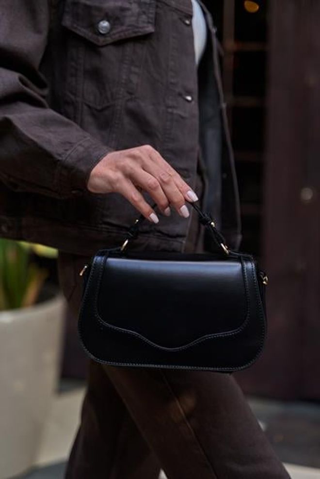 Madamra Cross Strap Hand And Shoulder Bag With Lid Black Wholesale Clothing 1