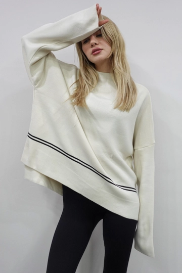 A wholesale clothing model wears  Knitwear Sweater
, Turkish wholesale Sweater of Maestro Woman