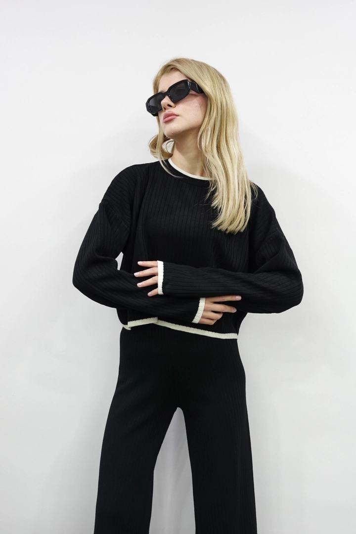 A wholesale clothing model wears 10007-knitwear-suit-black, Turkish wholesale Suit of Maestro Woman