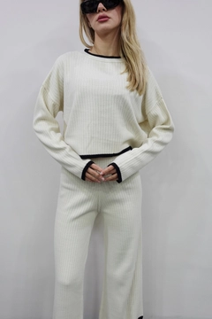 A wholesale clothing model wears 10008-knitwear-set-cream, Turkish wholesale Suit of Maestro Woman