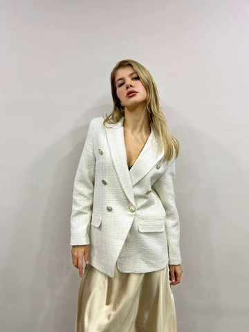 Una modella di abbigliamento all'ingrosso indossa  Giacca con bottoni - Beige
, vendita all'ingrosso turca di Giacca di Maestro Woman