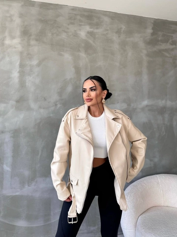 Veleprodajni model oblačil nosi  Usnjena jakna krem
, turška veleprodaja Jakna od Maestro Woman