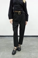 Una modelo de ropa al por mayor lleva mae10015-belted-trousers-black,  turco al por mayor de 