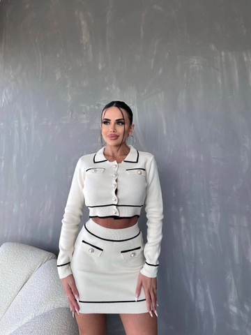 Een kledingmodel uit de groothandel draagt  Dubbel pak gebreide rok - Crème
, Turkse groothandel Pak van Maestro Woman