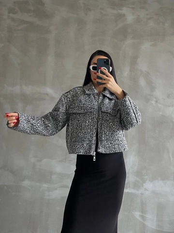 Een kledingmodel uit de groothandel draagt  Pluche jas met ritssluiting ZWART Grijs
, Turkse groothandel Jas van Maestro Woman