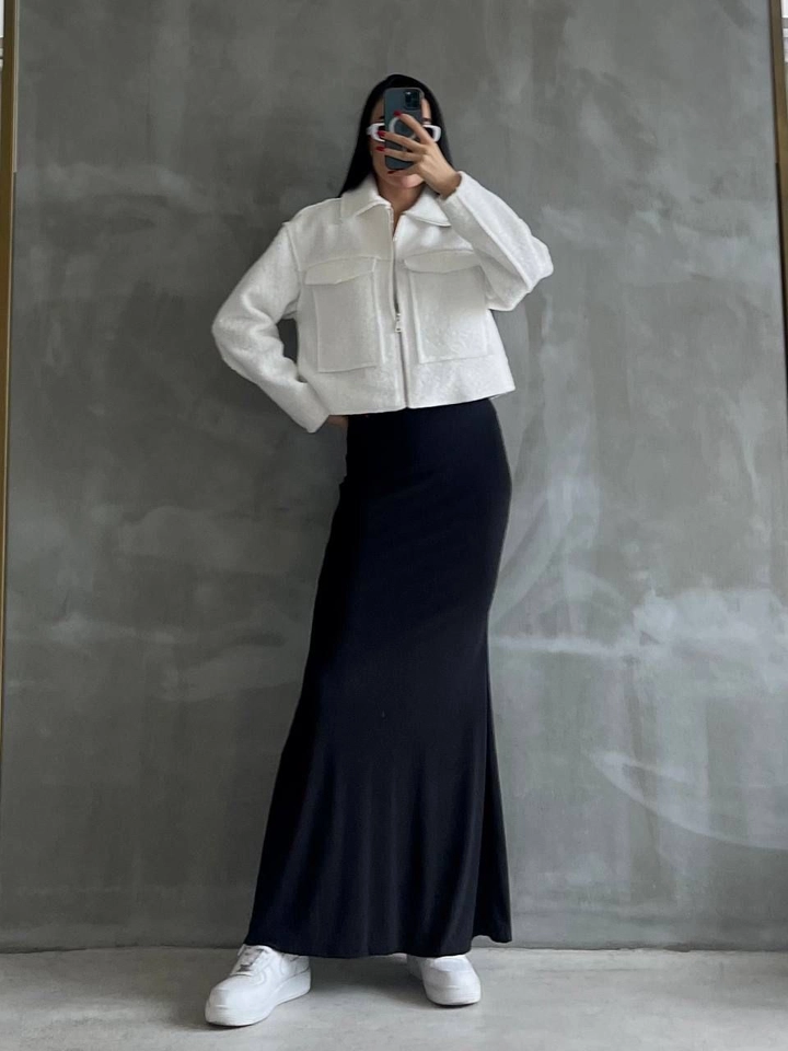 A wholesale clothing model wears mae10053-zippered-plush-coat-white, Turkish wholesale Coat of Maestro Woman