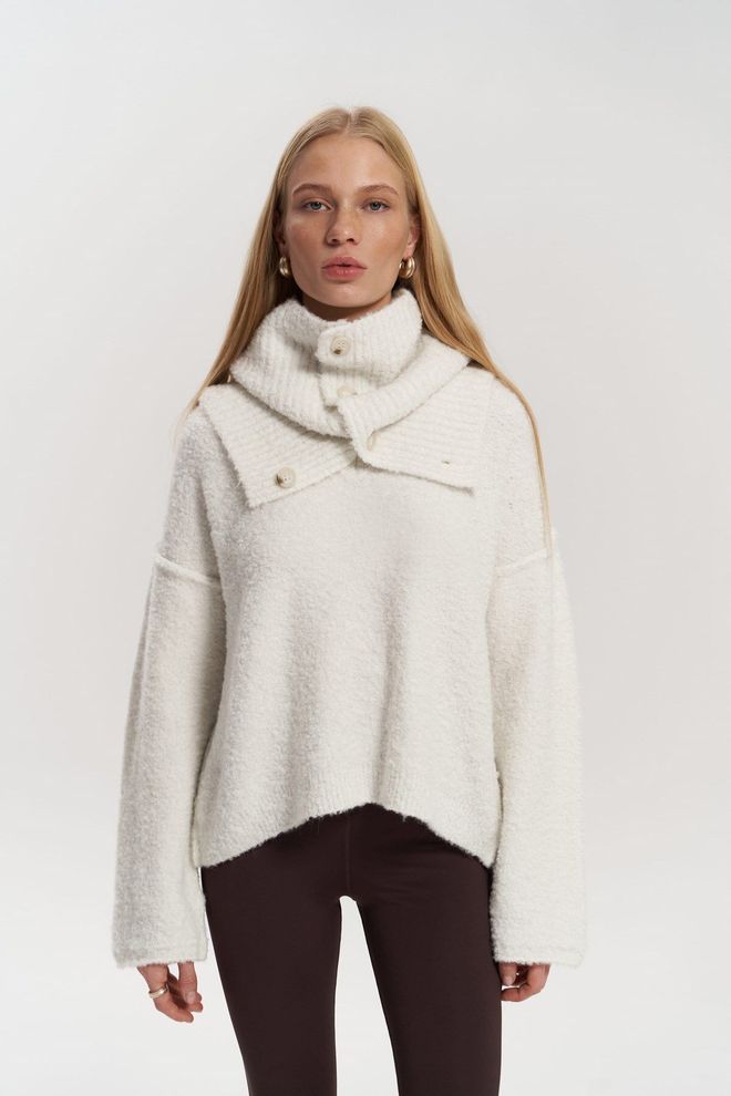 Mai Collection Ecru Pleteninski Pulover Peoria Z Detajlom Z Vrvico V Izrezom Oblačila na debelo Ležerno
