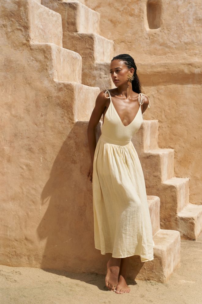 Mai Collection Beige V hals Midi Slipjurk Groothandel Kleding Casual