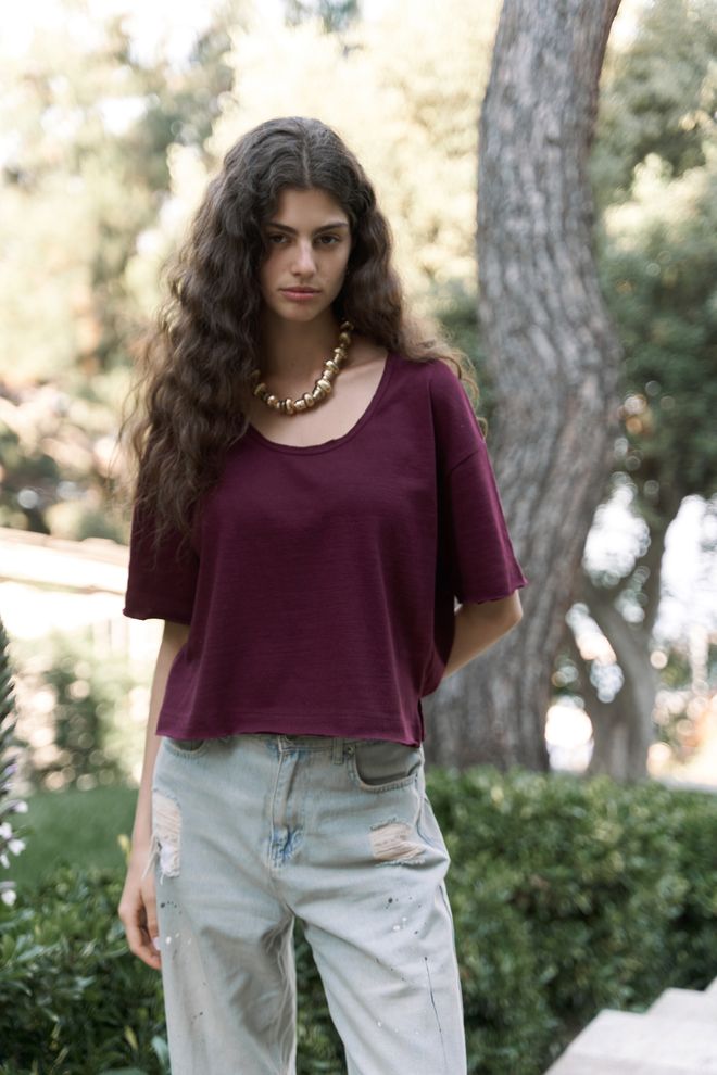 Mai Collection Maglietta Bordeaux Con Vestibilità Oversize E Taglio Corto Abbigliamento all'ingrosso Casuale