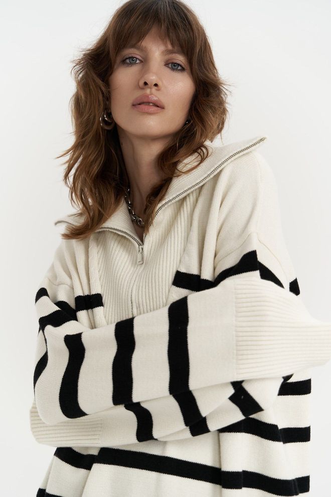 Mai Collection Balta Dryžuota Megztinis Oversize Su Polo Apykakle Didmeninė prekyba drabužiais Kokteilinė